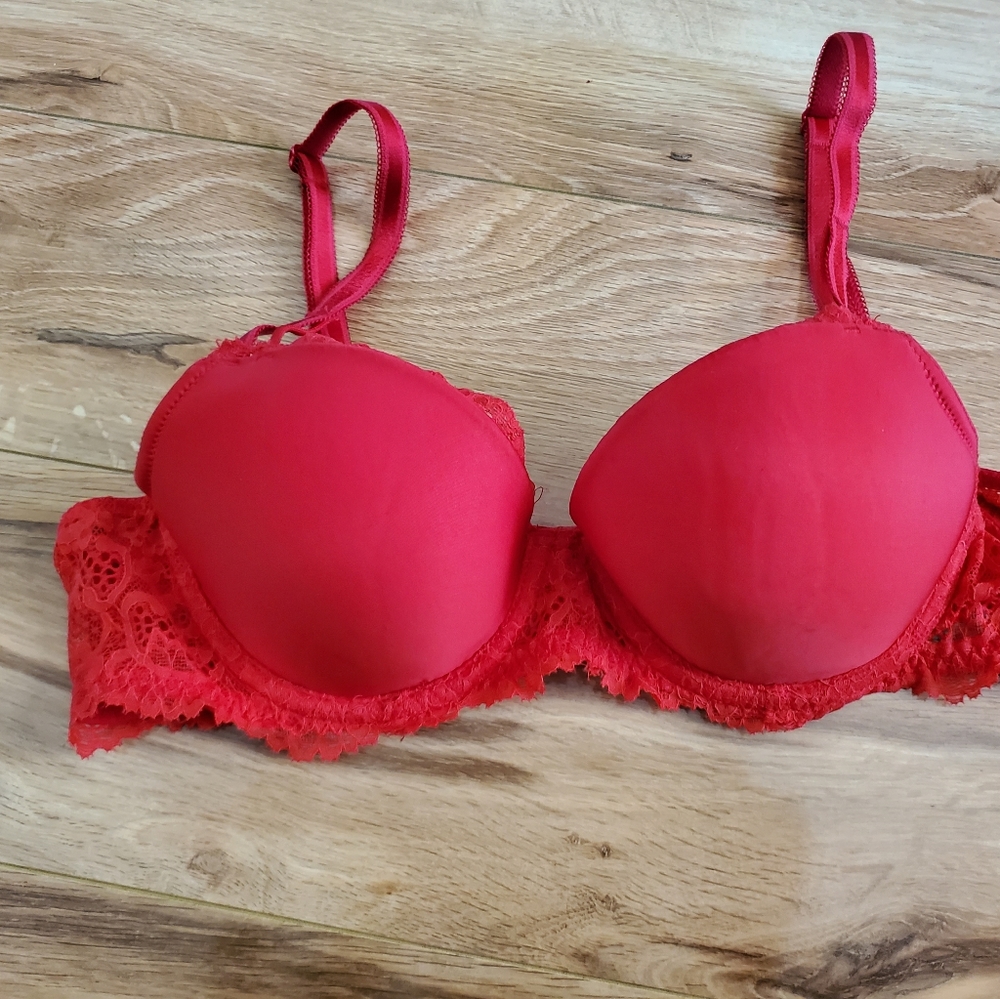 Victoria Secret red bra/w lace